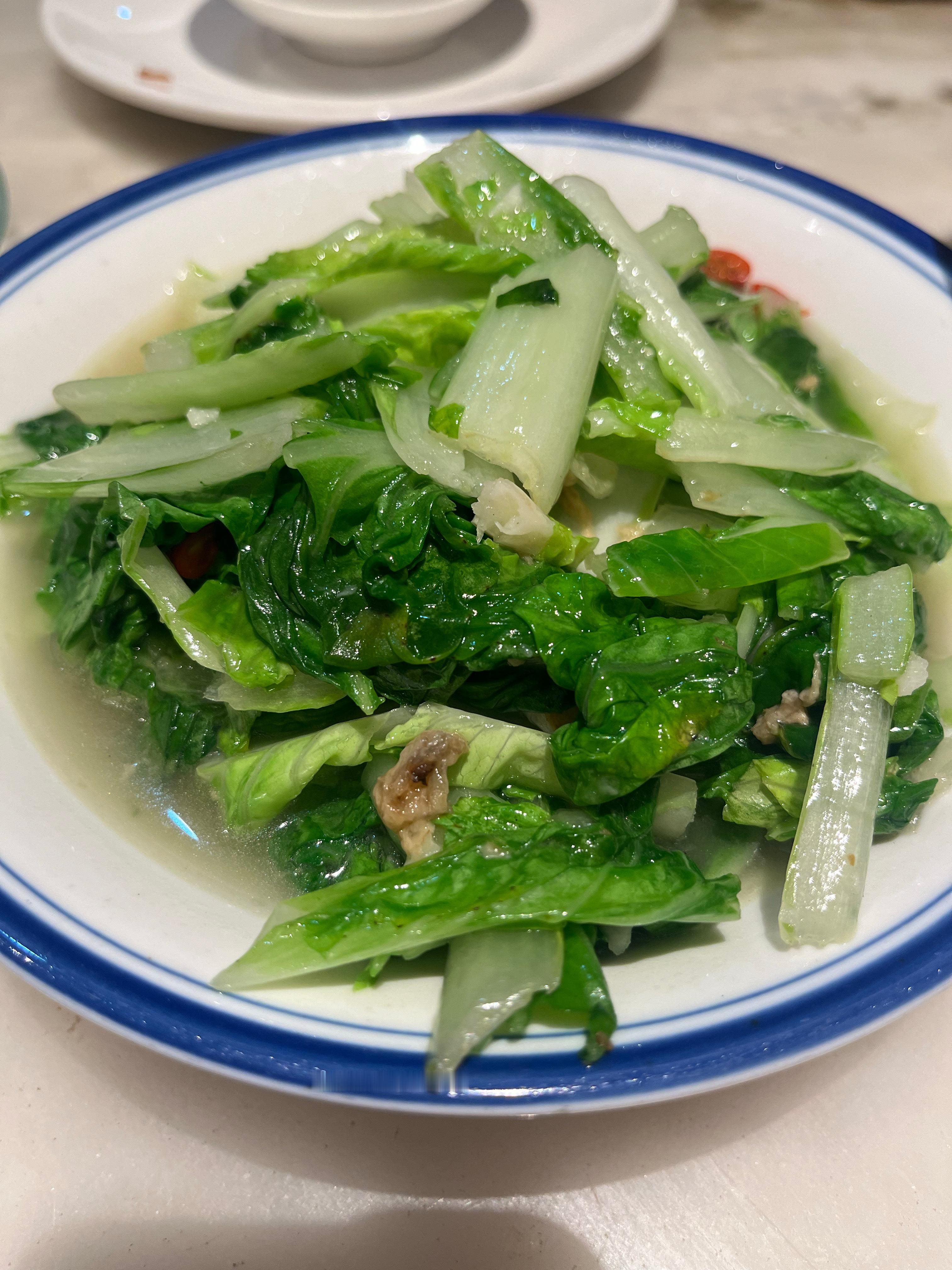 河南d7睡醒了再想吃什么，搭子说喝牛肉汤我：你确定要再吃他们这里的牛肉？搭子：操…最后去商场本来想吃