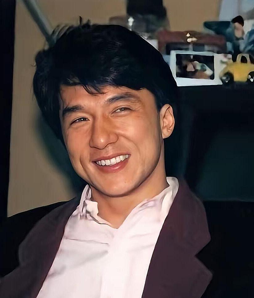 成龙大哥这辈子大概率要遗憾终生了！他挣再多的钱，再有巨星光环，2025年