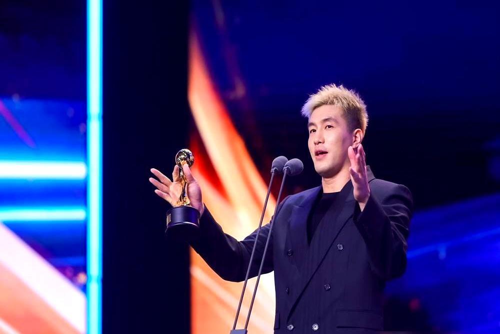 郭艾伦人在美国NBA全明星现场，却对CBA撂下一句：今年，我不去了。一边是