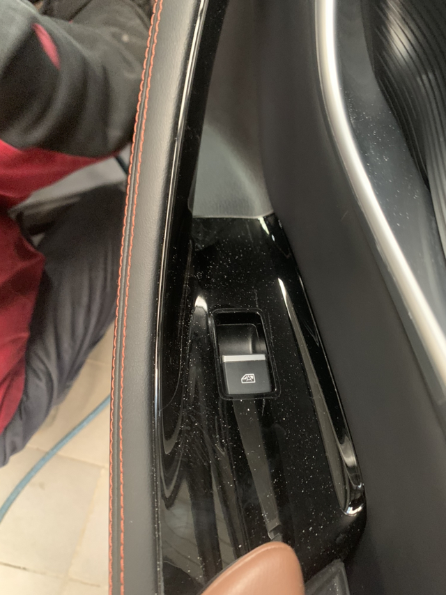 宋plus燃油空调喷粉后续今天去比亚迪4儿子店检查了一下空调，确认了存在喷粉。