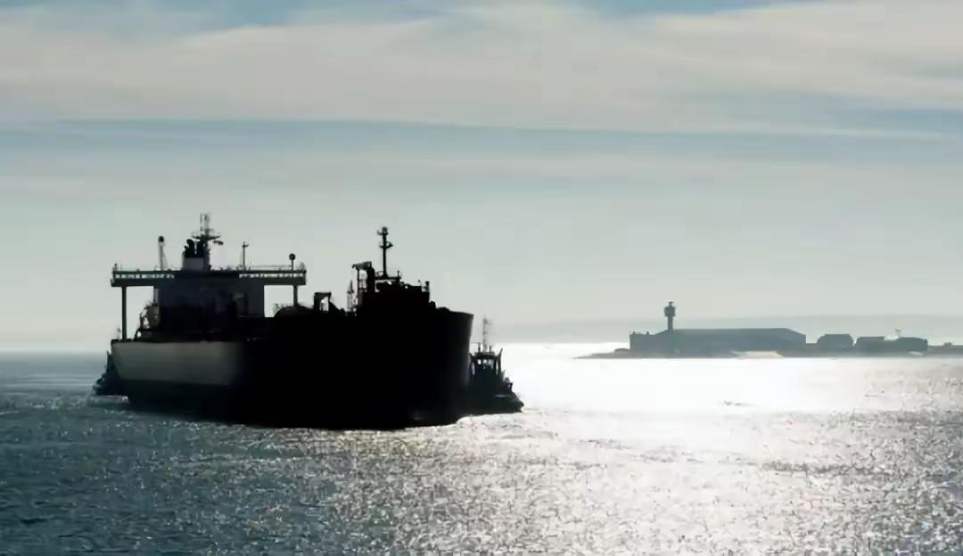 ​印度的拒绝让中国捡了一个大便宜，在黄海上有5艘装满原油的俄罗斯用油船被印度拒绝