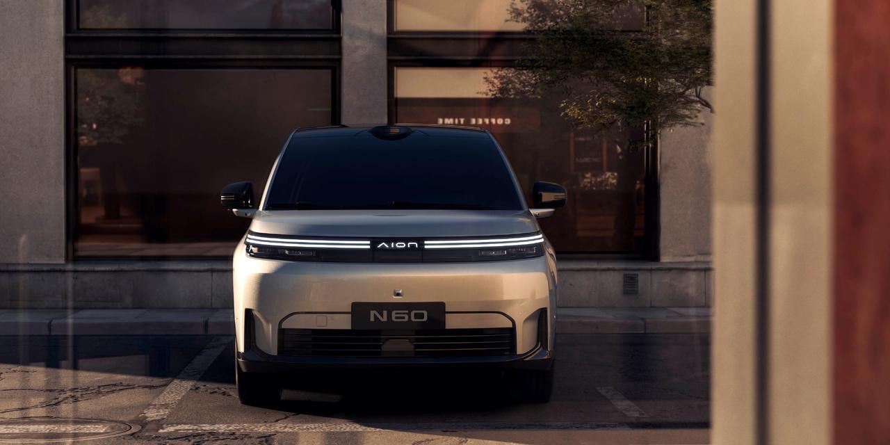 估计是10万出头，现在知道的是：高配有激光雷达标配零重力座椅带按摩用五连杆