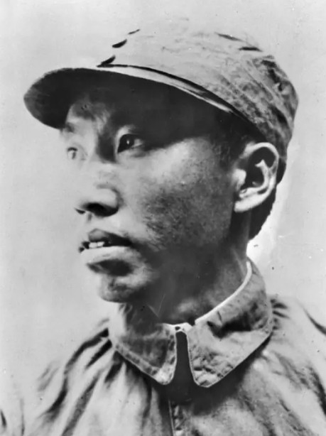 1942年，左权战死的消息传到延安，刘志兰整个人瘫倒在地，她扑倒在地板上，哭到昏