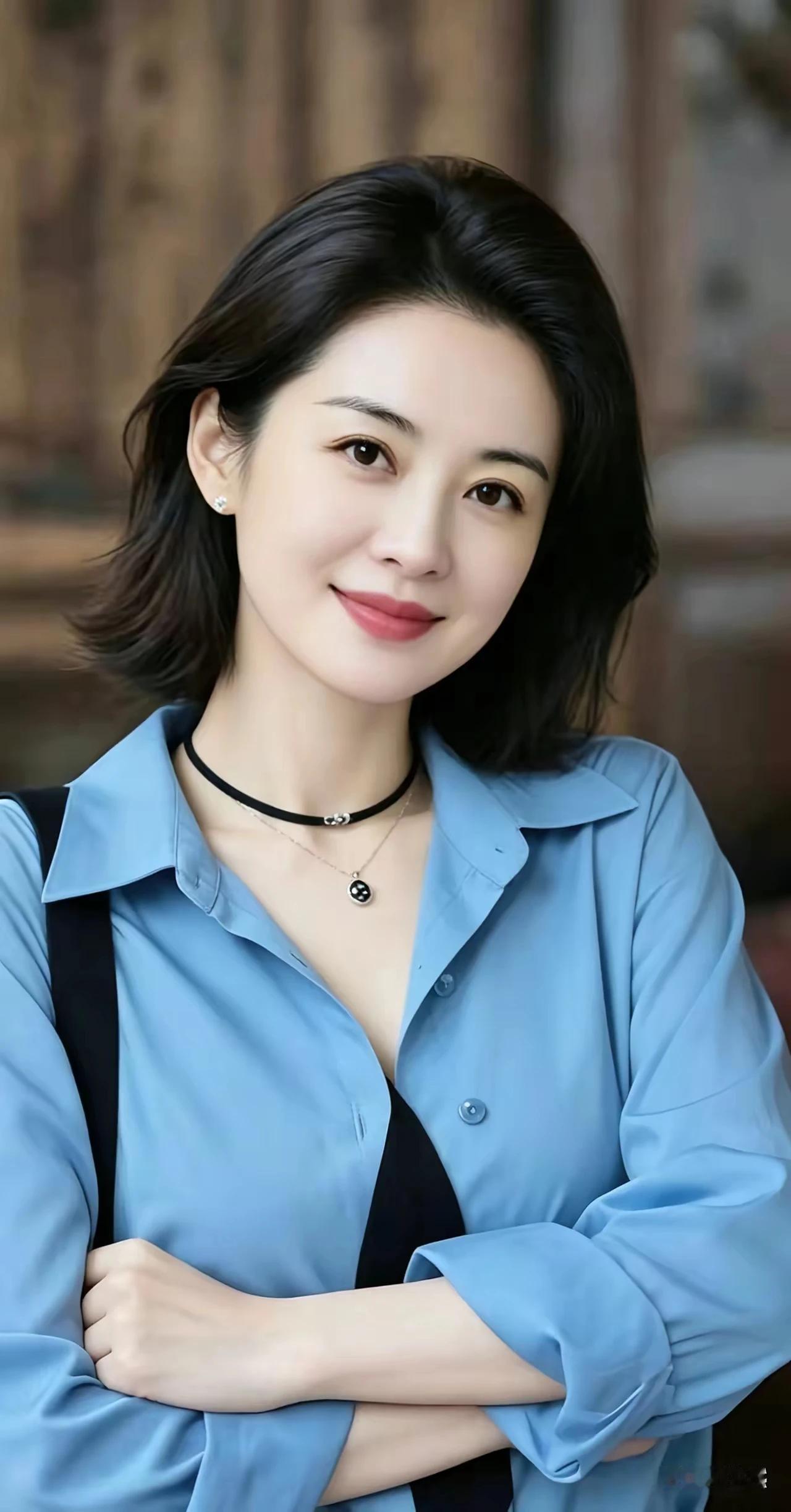 上联：迷雾重重遮前路下联：乾坤朗朗见光明