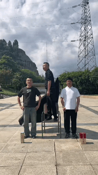 你看懂了吗，两人是怎么消失的？