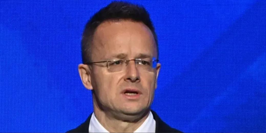 欧尔班在作“最后的挣扎”欧洲新闻网报道，匈牙利外长西雅尔多2月22日表示，在