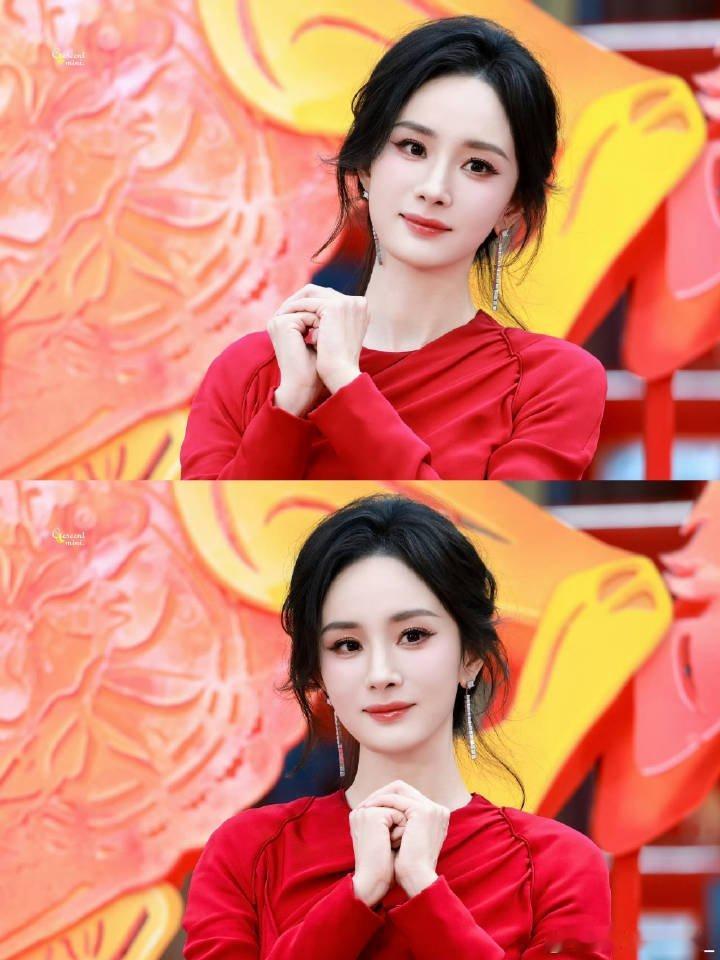 杨幂昨天线下品牌活动，姐长红又美丽好大气温婉