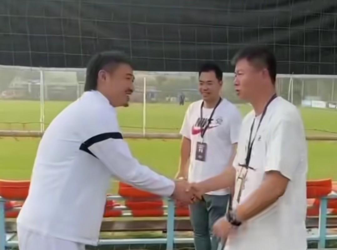 北京国安球员经商最好的王栋大吉利牛肉火锅老板！提起原北京国安球员王栋，知道