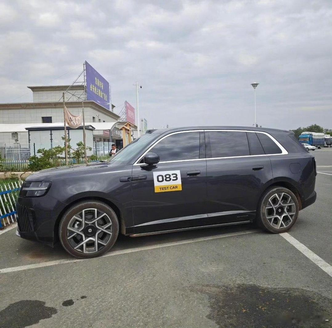 汽车小米澎程N70实拍车，和N90有啥区别？定位中大型SUV，小号N90。车