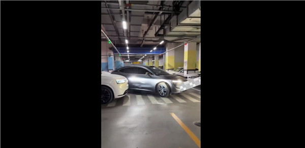 【到底谁负全责：官方给答案】11月25日消息，据国内媒体报道称，近日山东临沂上