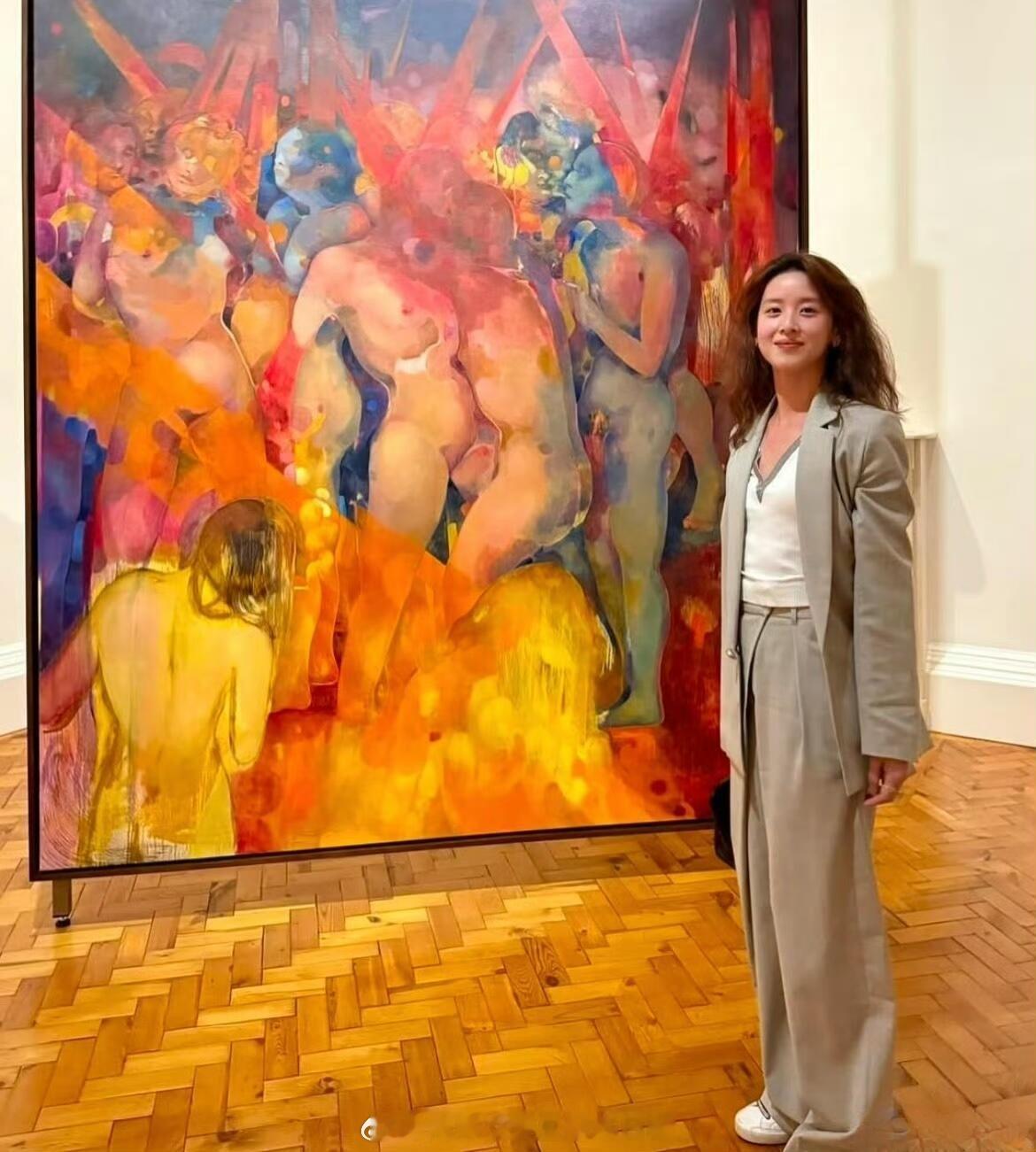 果然清纯脸都不适合染烫…​​​