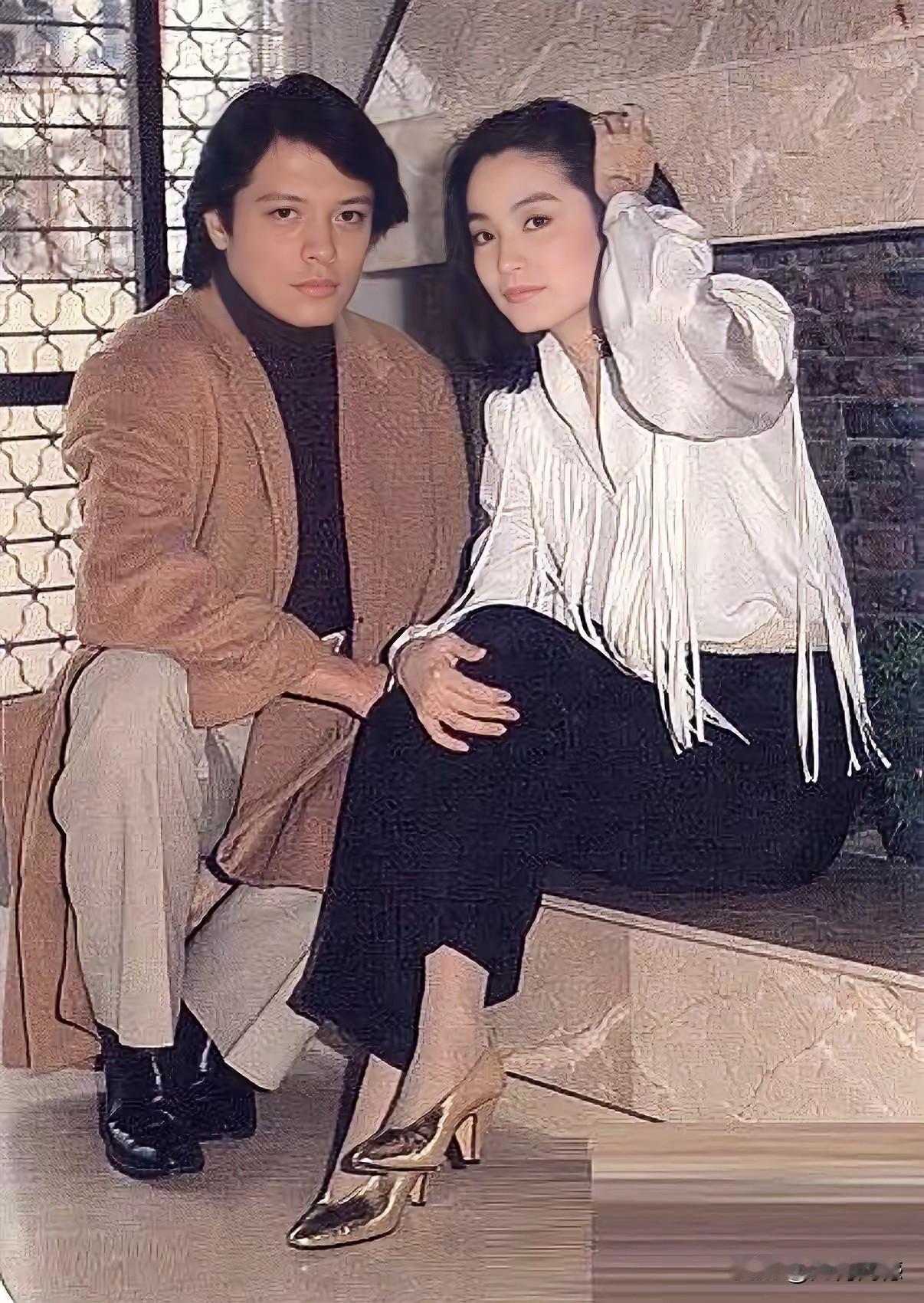 林青霞和这个男子长得有点像，包括两个人的额头，包括两个人的眉毛，包括两个人的眼睛