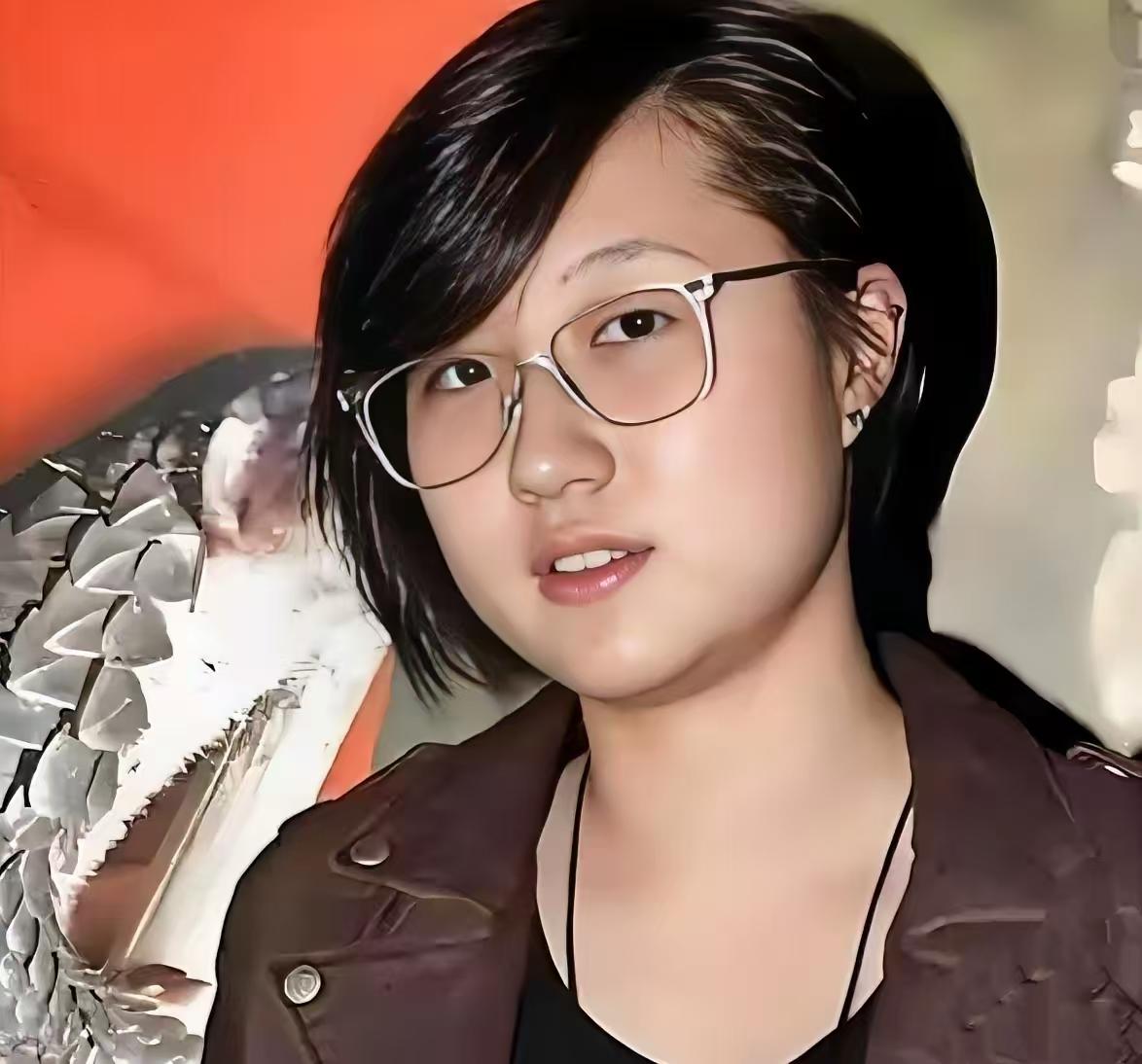 吴卓林从加拿大回香港了，她没有去找成龙，只去看了看自己的母亲吴绮莉。吴卓林没