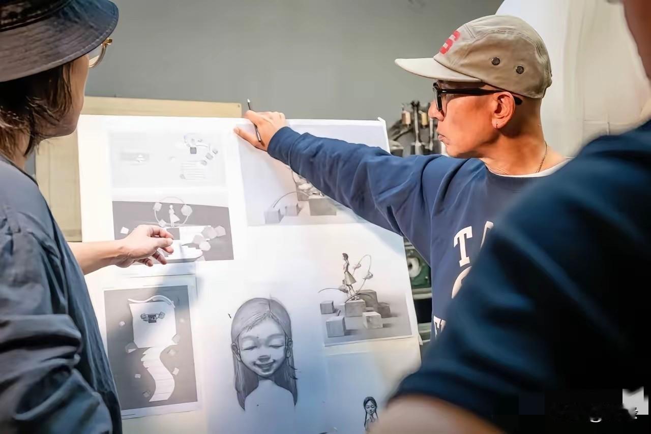 具俊晔创作过程曝光难怪大S雕像不像本人，原来是有意而为。据说，这幅作品本身不是