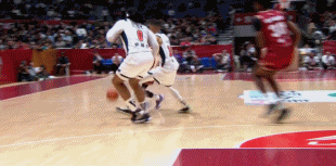 约克极限拉杆很威风，奎因两次扣篮打太惨烈，杜锋再次鼓掌加油新疆和浙江已经不行