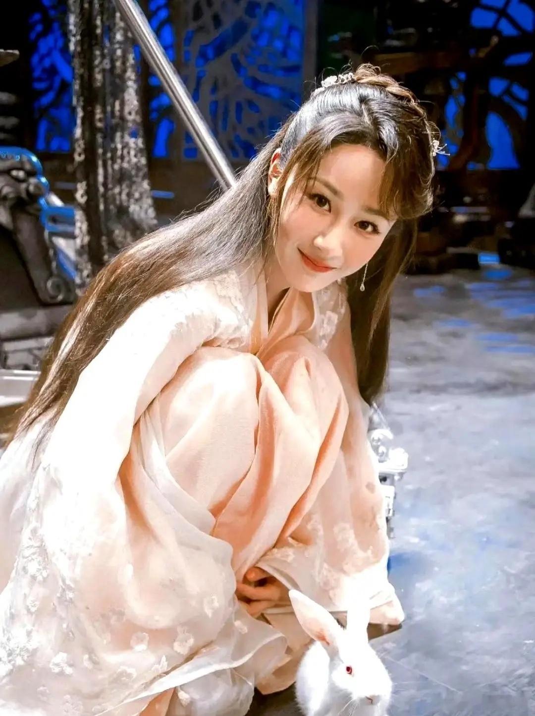 当初，杨紫演六界第一美女？不少人直摇头。制片人刘宁却力排众议。他撂下话，锦觅这个