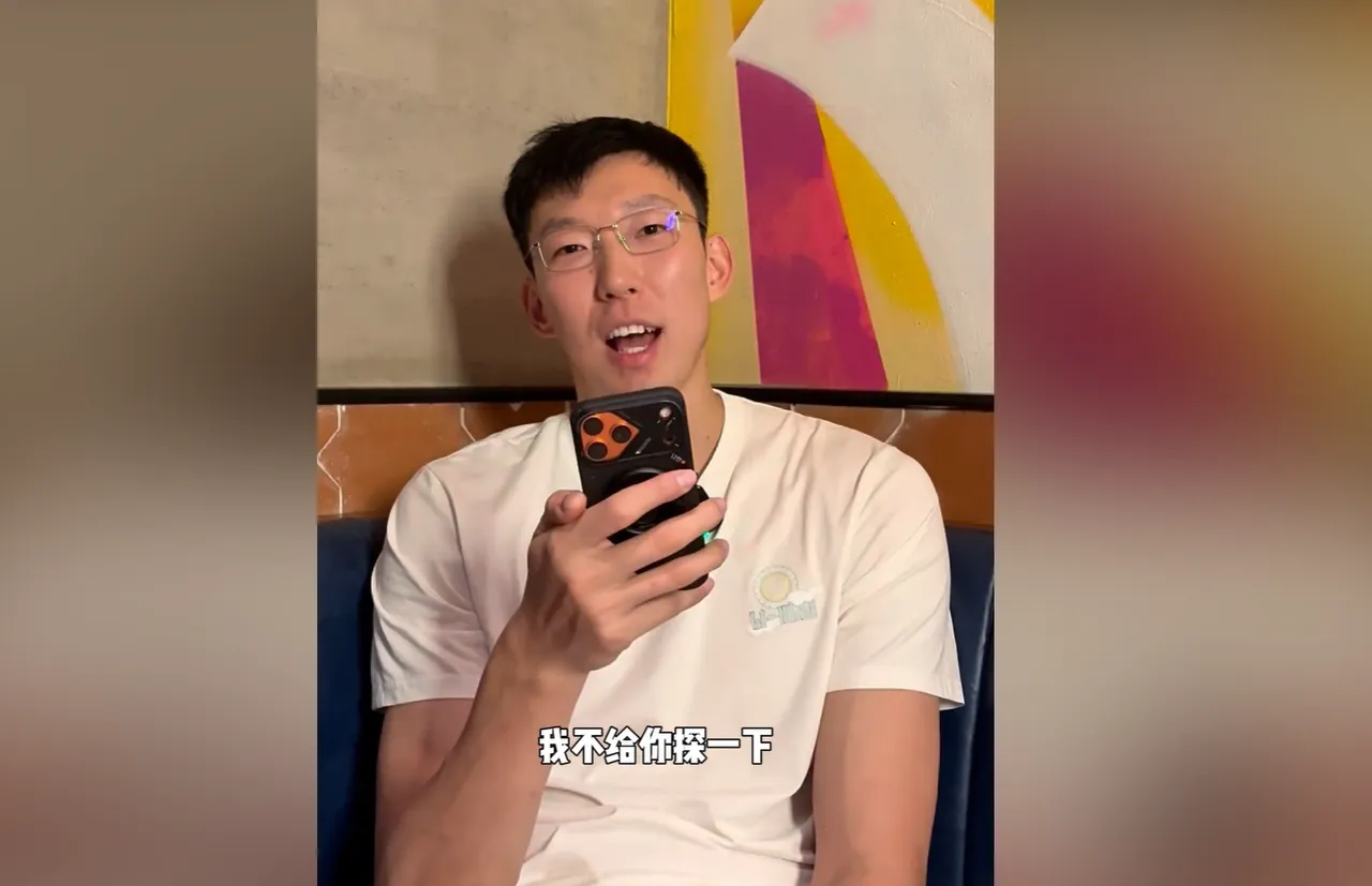 周琦措手不及！郭士强拒绝周琦申请重返中国男篮的事情是闹得越来越大，不少球迷媒体质疑郭士强的想法，为何