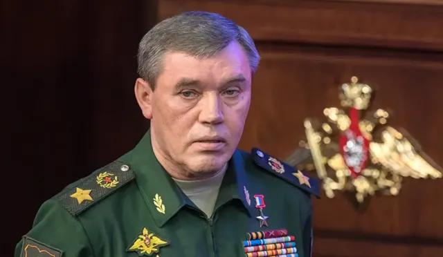 俄罗斯总统普京召开特别军事行动区局势会议，俄军总参谋长格拉西莫夫和各集群指挥官向