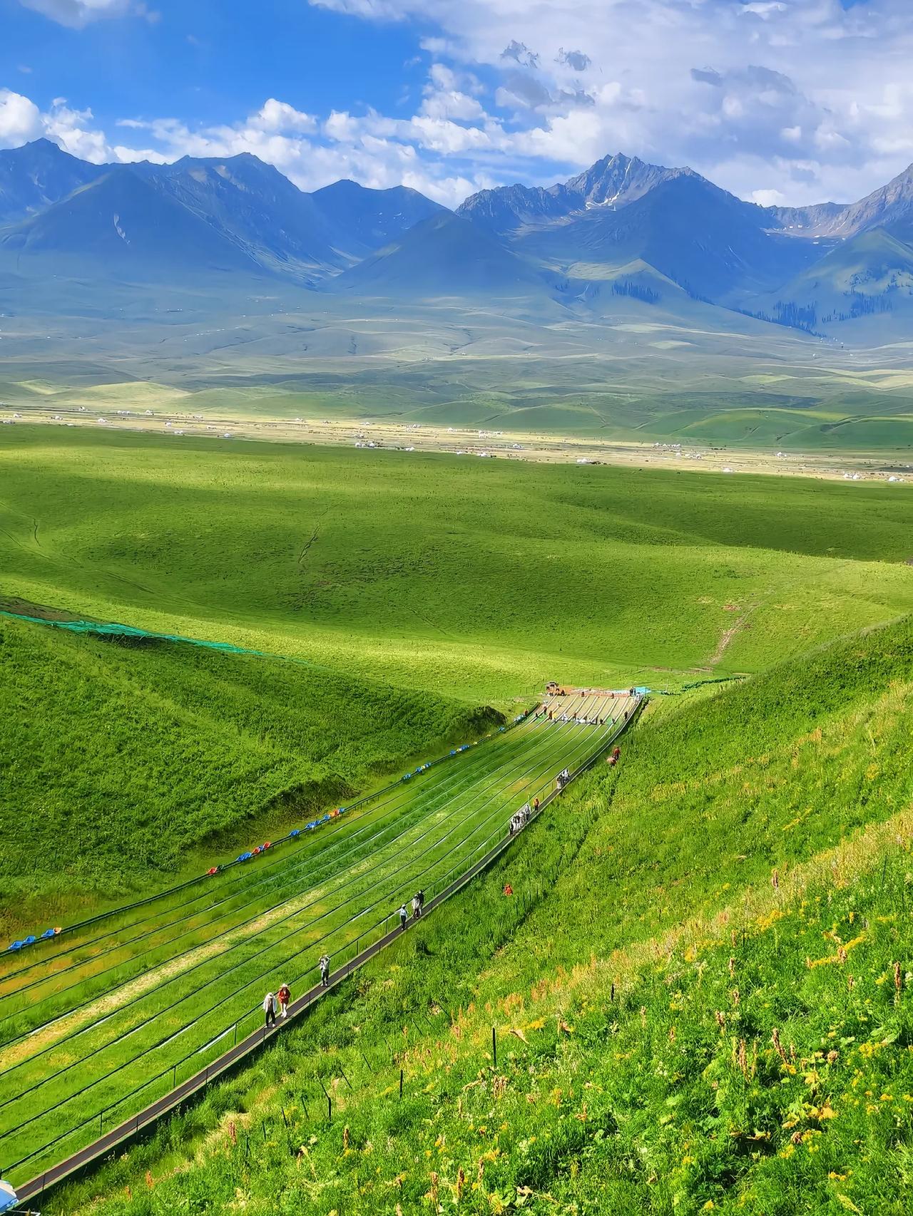 今天跟一位初一的学生家长聊天，在南京这样的城市，中考的竞争压力是非常大的，因为南