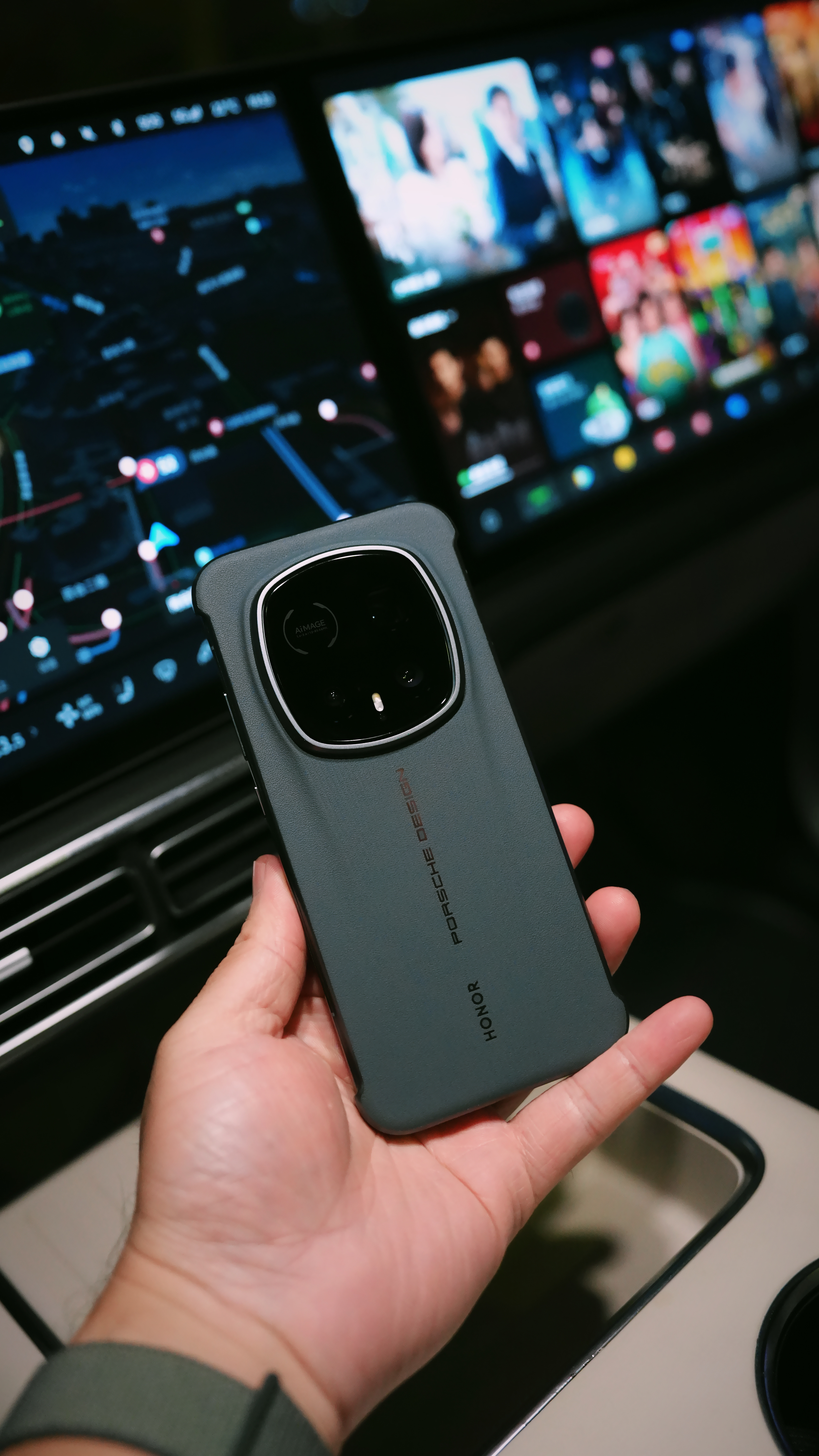 手机失而复得，中午打的士去市里吃饭，然后落的士了，下午一直在拍摄，到傍晚才想起来