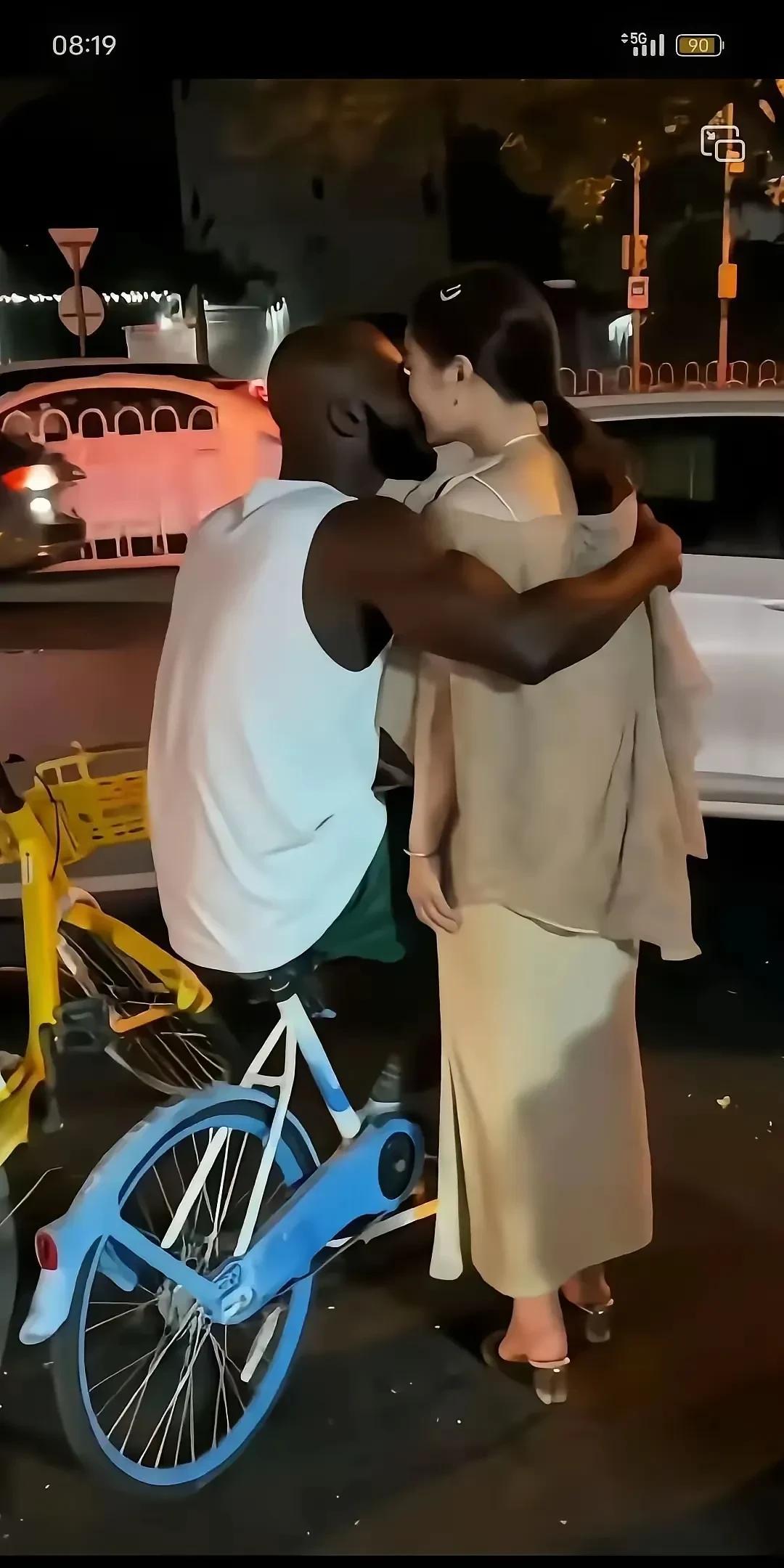 姑娘，选对象关键看人品和对你好不好，黑人也好，自行车也罢。只要他真心待你、靠谱踏