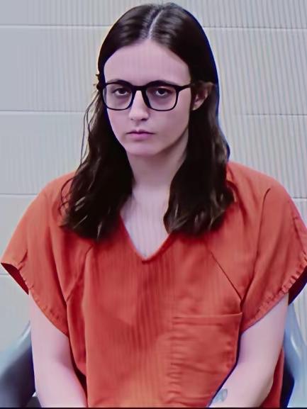 22岁美国女教师同时与两名16岁学生BMB，纳迪娅·霍恩的案子，真的刷新三观、跌