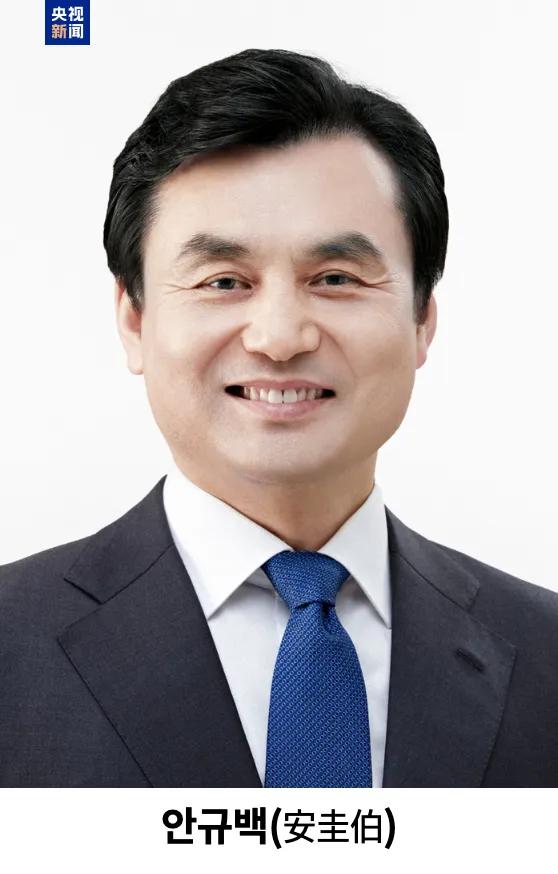 前防长金龙显是警卫处处长出身继任者安圭伯是五届国会议员出身曾担任国会国防委员