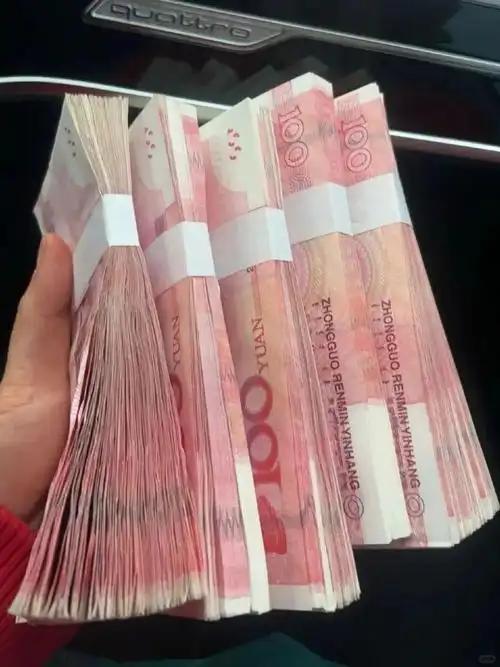 有个银行行长说：假如你手里攥着100万，压根不用去买房，存银行吃利息，每月少说千