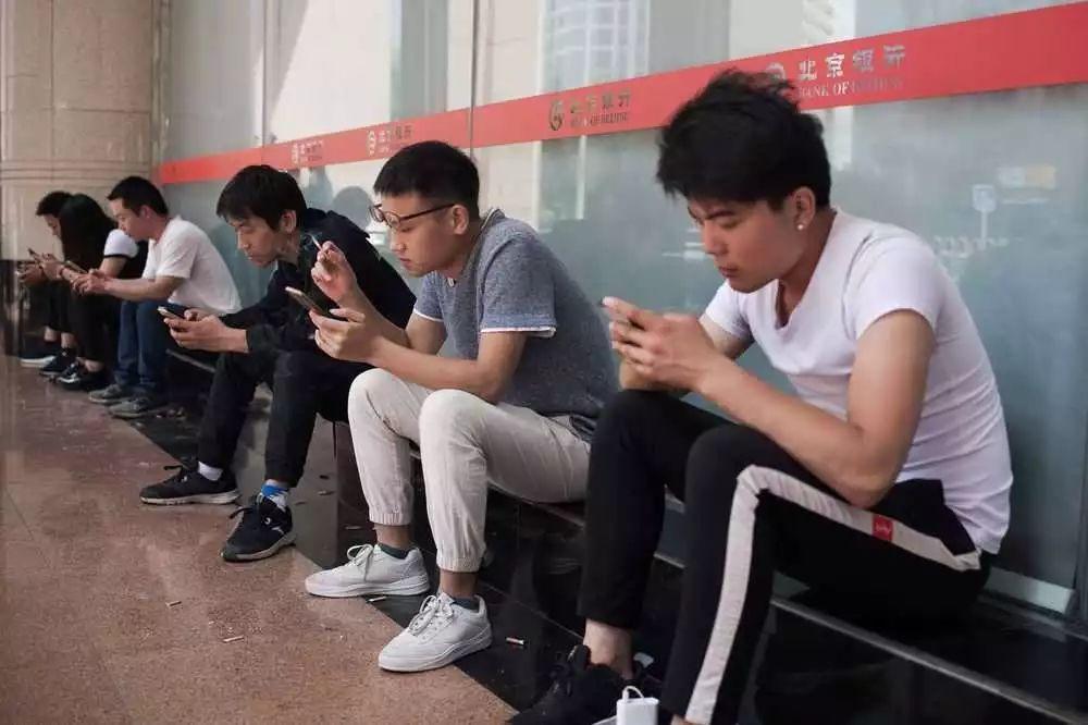 国家出手反对躺平后，大批网红遭冲击，年轻人观念有变，还内卷吗？ 国家持续释放