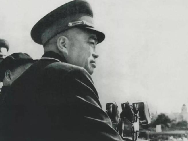 1940年，关家垴战斗刚结束，彭德怀不顾多人求情，枪毙了一老红军连长，因为他轻敌