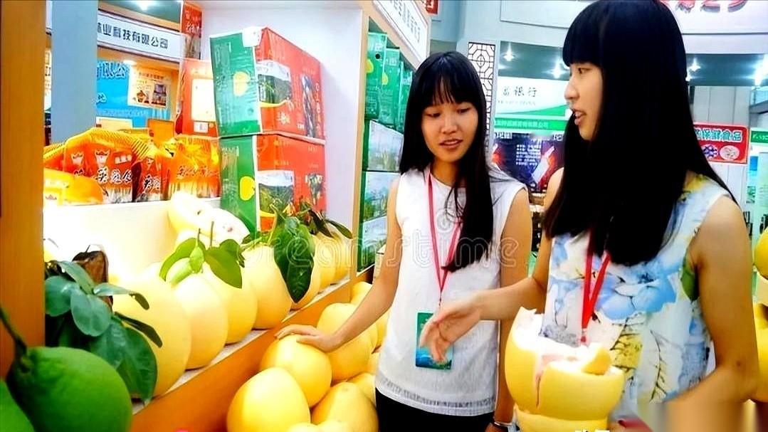 我今天算是彻底看明白了，为什么有的人赚钱，就跟呼吸一样简单。上海一个女的，开个