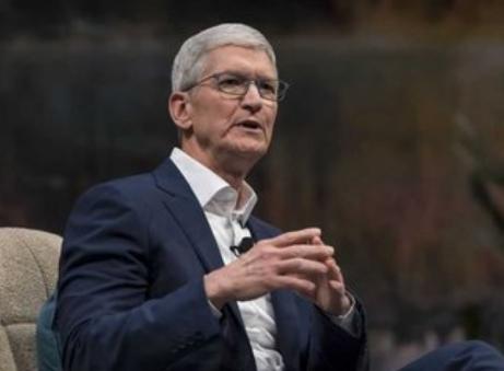 美国慌了？苹果CEO库克抛出惊人言论，振聋发聩！他说：“我们死守中国制造，不是因