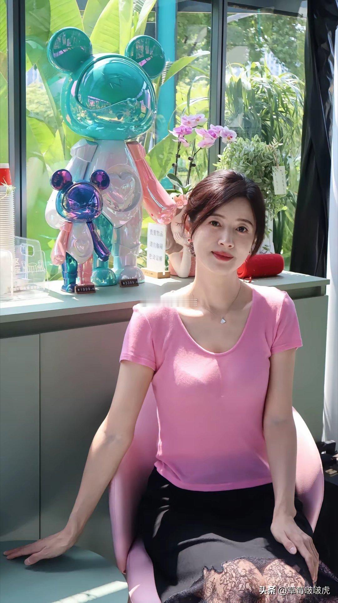 我敢打赌，这个阿姨年轻的时候，肯定是一个美人胚子！