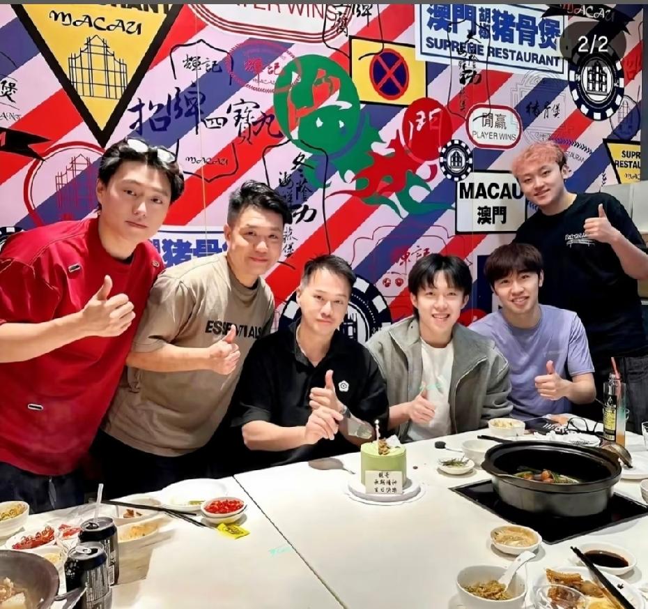 2026年6月6日，星期六捡到一张，楚钦的新合照没有比赛的日子果然人也明