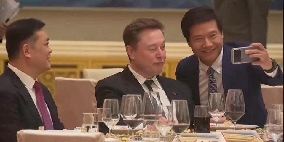 雷军马斯克合影了，马斯克怎么还wink