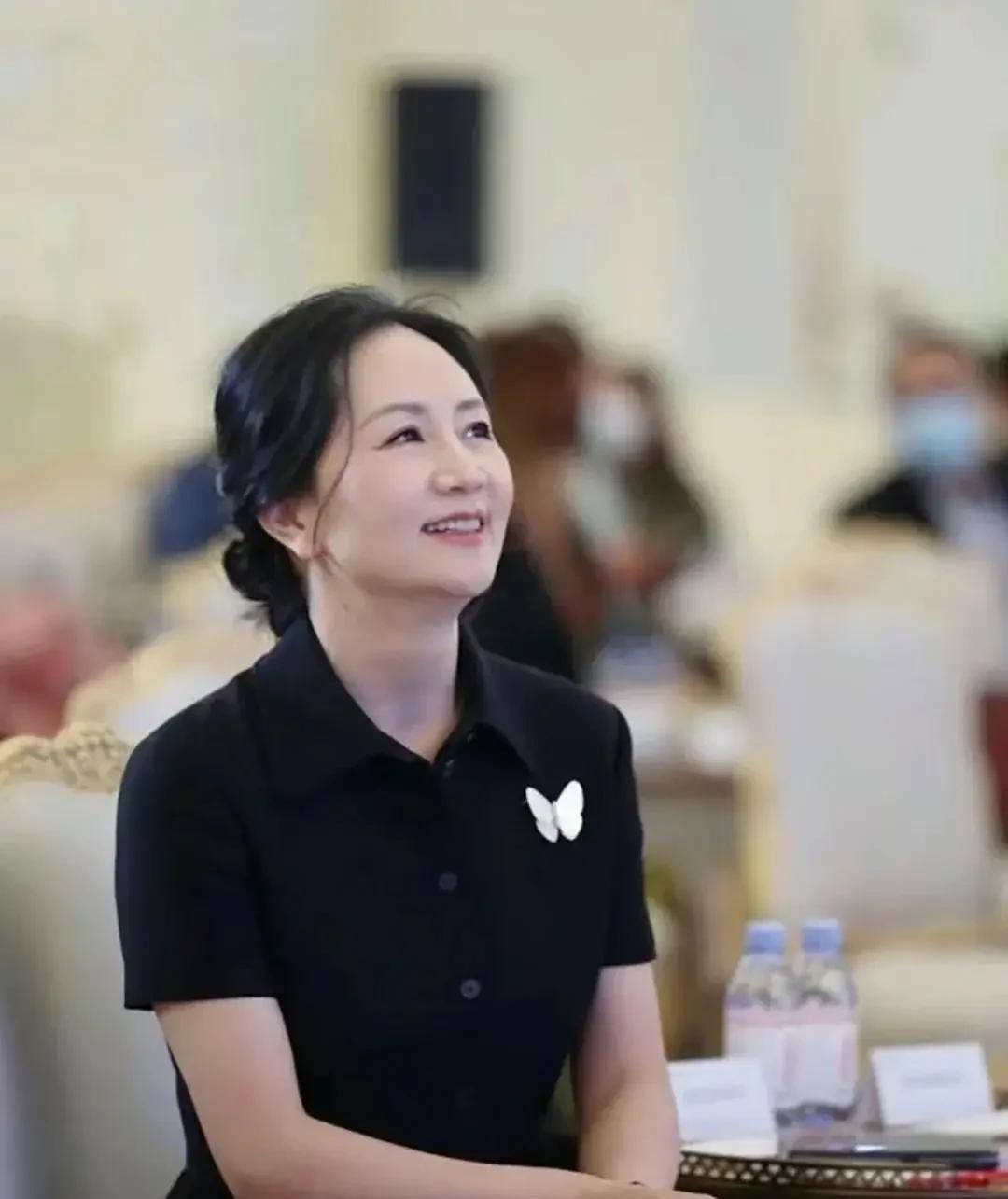 《任正非深夜惊醒大笑：幸亏没生蒋雨融这样的女儿！孟晚舟的格局她永远学不会》