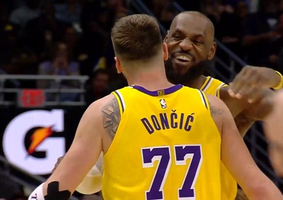 湖人就队伍太离谱了！不到关键时刻不会打球，一到最后5分钟，全场0分的拉拉维亚