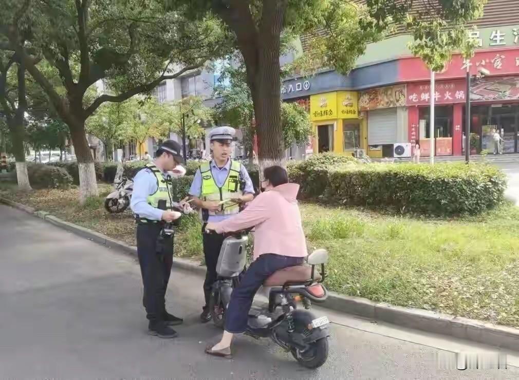 别再以为“多管闲事”是吃亏了。北京这波新规，等于明明白白告诉普通人：你手里的