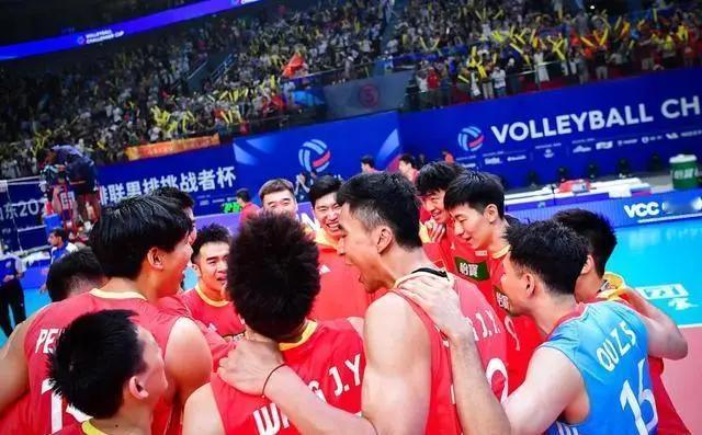 中国男排1:3被比利时逆转：二、四号位不下球，边攻呼唤小太阳和王径一