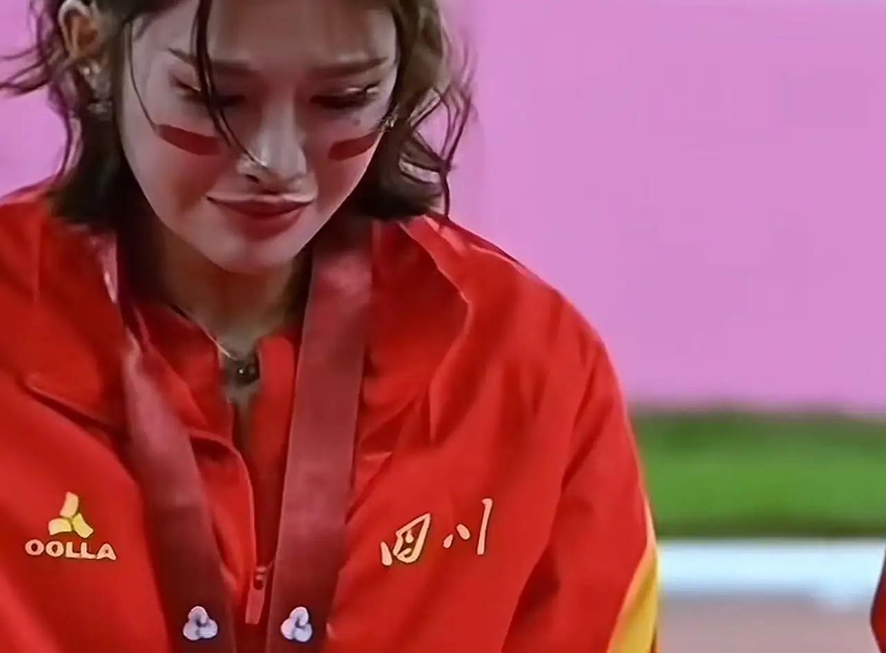 然而，令人深思的是，刘景扬的成功并非偶然，也绝非仅仅是实力的展现。更令人动容的是