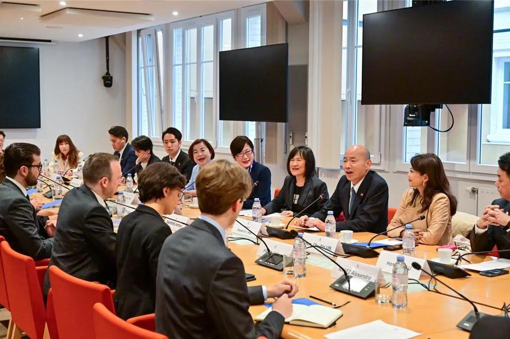 窜访法国，韩国瑜不装了，想让法国在联合国做件事，异想天开了国民党籍台立院院