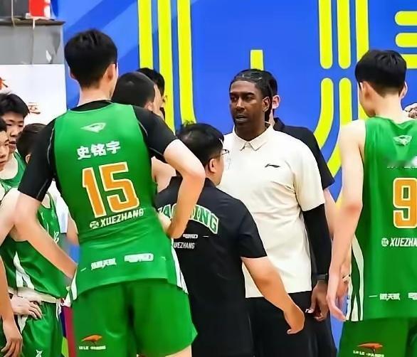 看来辽宁男篮重新签回史铭宇，还是非常正确的选择。在全国U16男子组决赛中，史铭宇