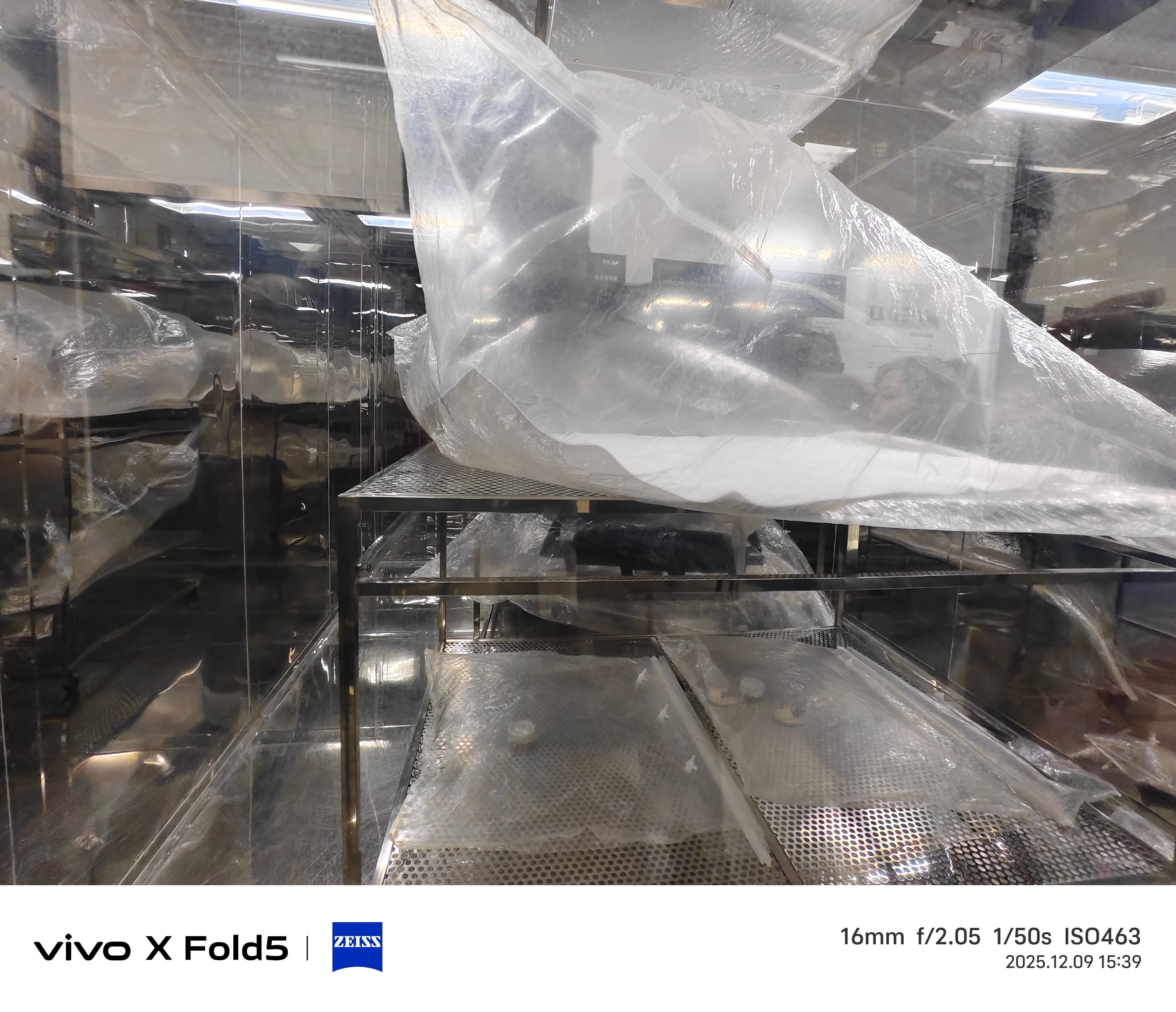 想把车造得稍微好一点儿有多贵？图1是理想做有害气体挥发测试用的塑料袋，这一个塑料