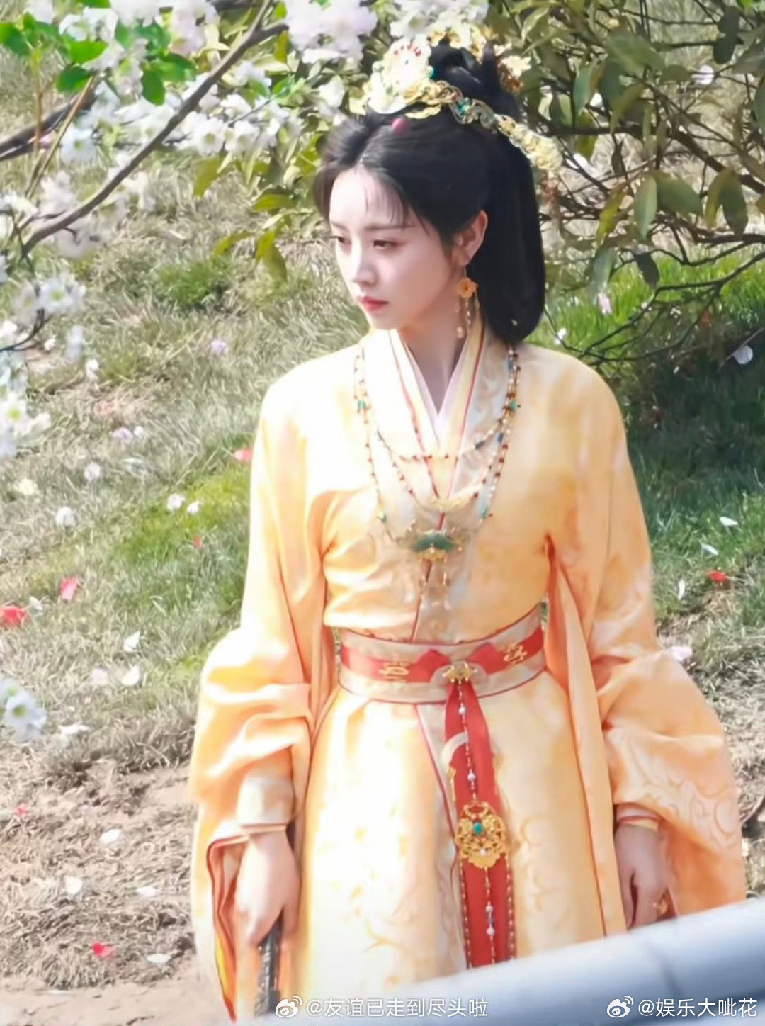 陈都灵田曦薇刘些宁撞衫陈都灵田曦薇刘些宁撞妆造陈都灵田曦薇刘些宁三部大女主古装