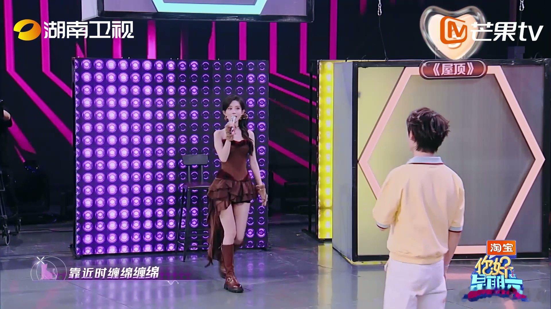跑调的是孟子义慌乱的是丁程鑫孟子义百灵鸟版波斯猫你好星期六孟子义这百灵鸟版