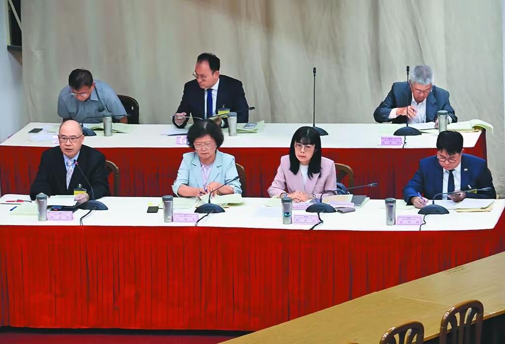 黄腔走板！台湾监委提名一堆″老爷爷″，实绩不够岁数凑，学识不高资料编，一堆槽点吵