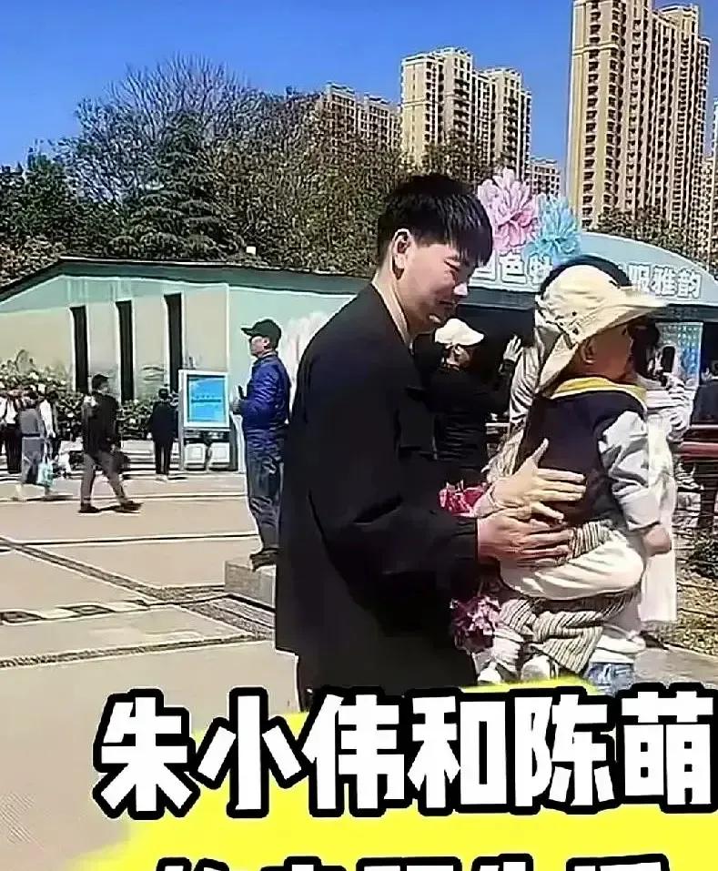 陈萌和陈亚楠被拉出来比“抓饭票”的本事，一个被夸清醒，一个被骂贪心。网友剪了个