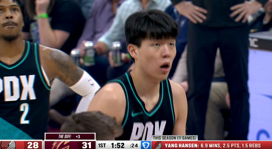 说实话，杨瀚森第一节作为一个替补中锋，打了半节，挺合格的。2分2板1助攻几乎摸不