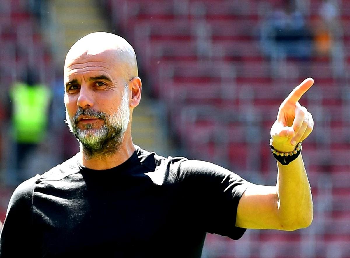 要说谁对足球的影响最深，瓜迪奥拉确实是断层式的。现在全世界的青训都在学他的传控和