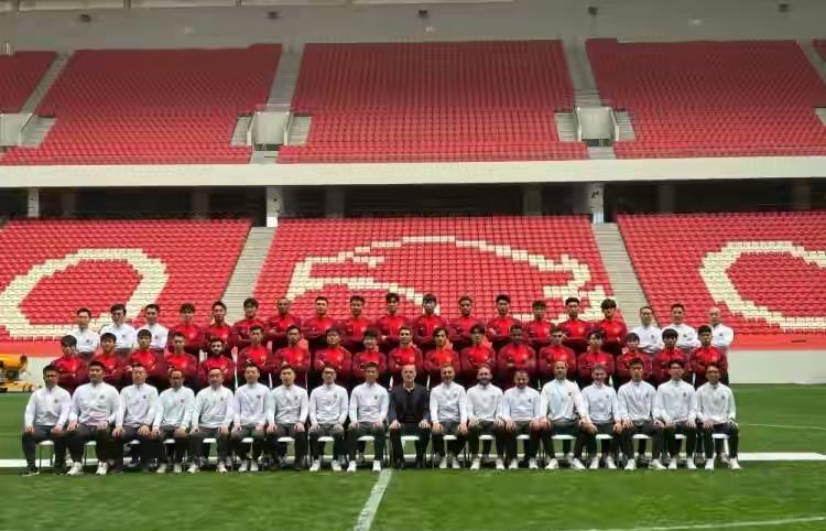 上海滩这家中超豪门，终于干了件20年没干过的事。他们把梯队的毛头小子，直接推到